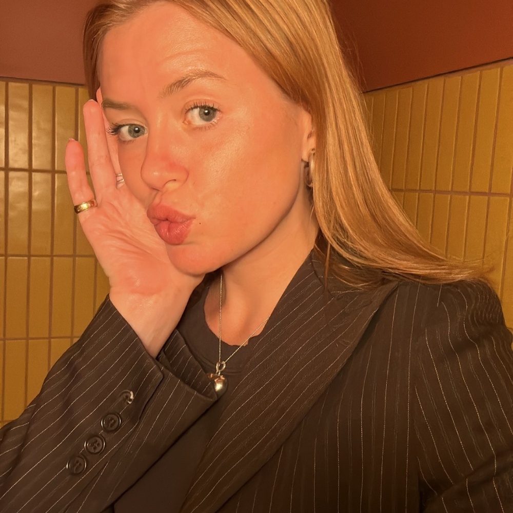 Meet your Posher, Isabel